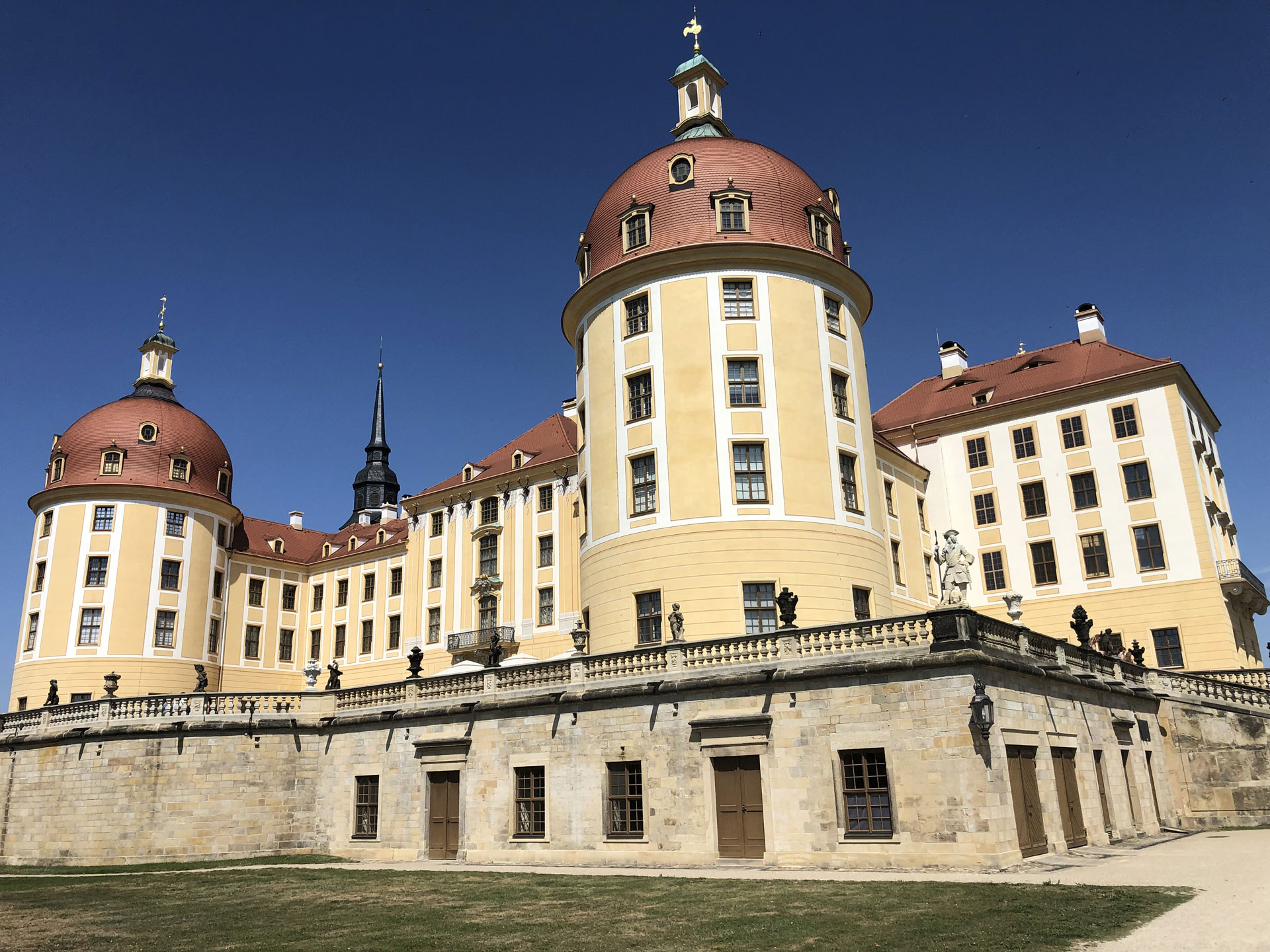 prime-tours-moritzburg-castle-saxony-germany moritzburg castle Saxony Germany