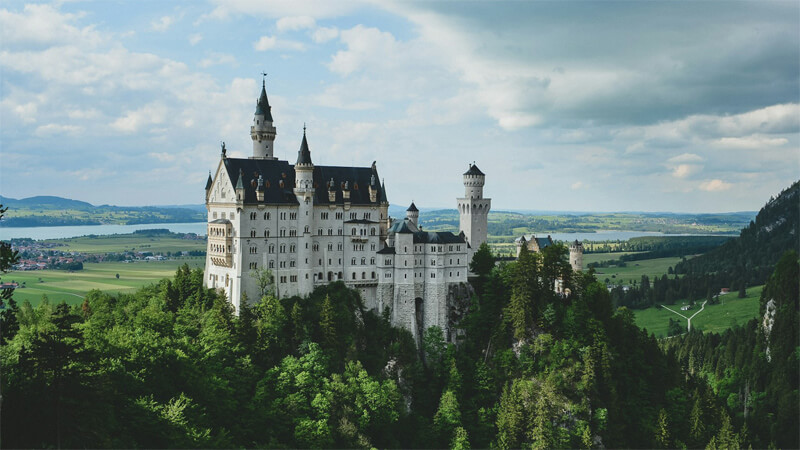 prime tours castle neuschwanstein germany Photo by Rachel Davis on Unsplash