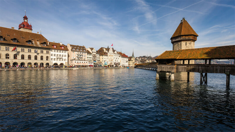prime tours Lake Lucerne Switzerland Photo by Uwe Conrad on Unsplash