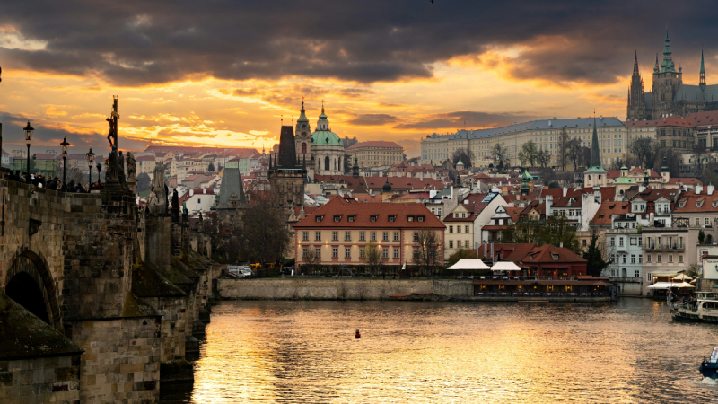 Prime Tours luxury travel destinations Gourmet and Romantic Tours Czech Republic Prague Charles Bridge & Kampa Park Photo by Xihao Liu on Unsplash